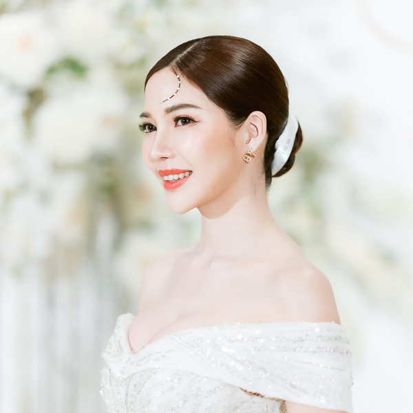 ผลงานแต่งหน้าเจ้าสาว สวยเรียบหรู ดูสง่า